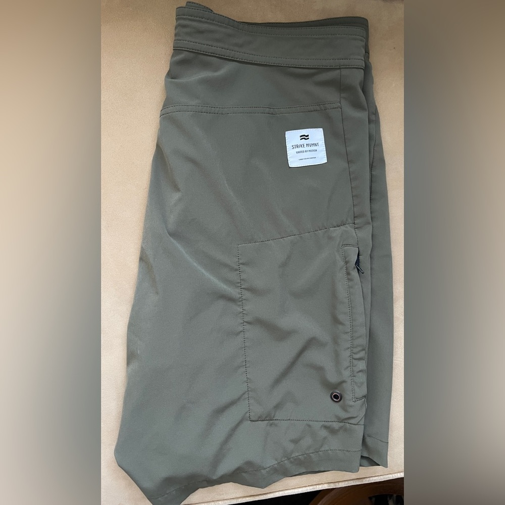 Strike Mvmnt Shorts (size M)